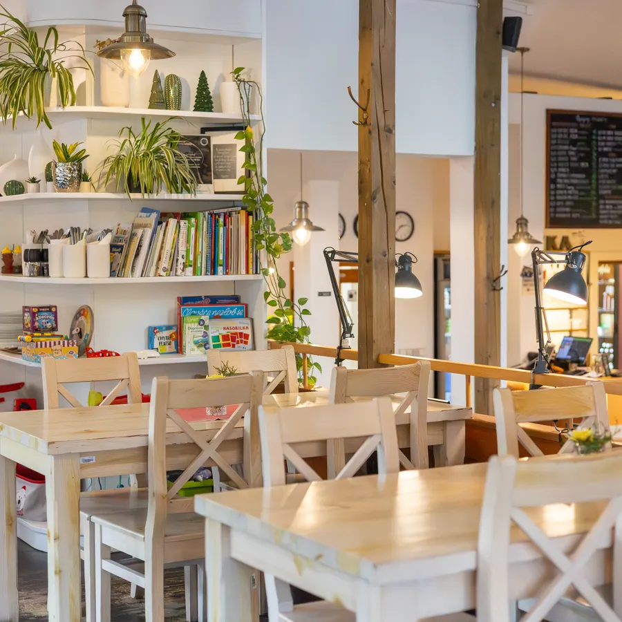 Gutovka — renovovaný dřevěný interiér a nábytek
